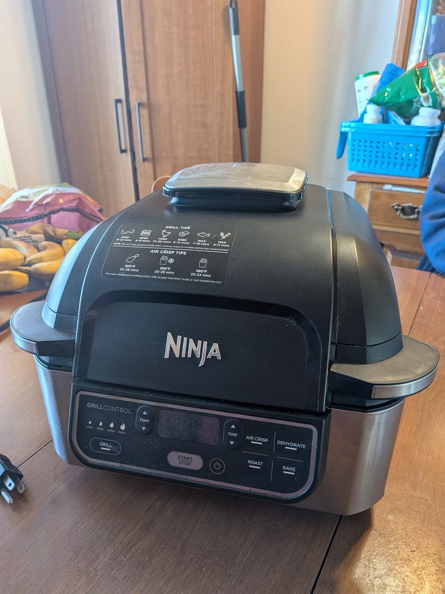 Ninja AG300 Foodi 4-in-1 Indoor Grill with 4-Qt Air Fryer
