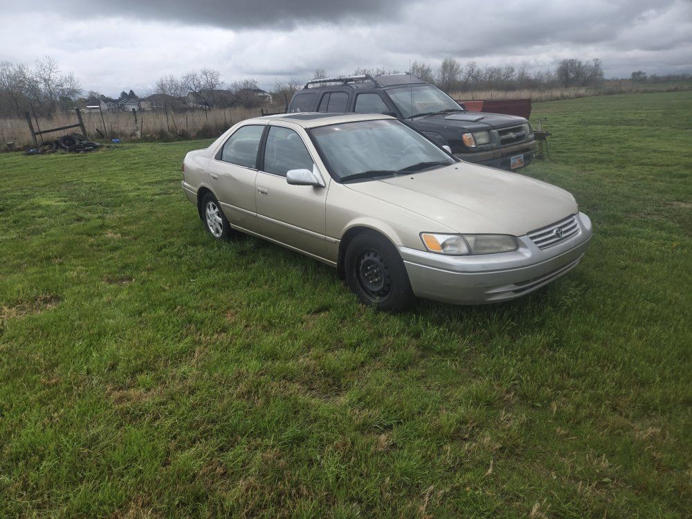 Parting out 1999 Toyota Camry