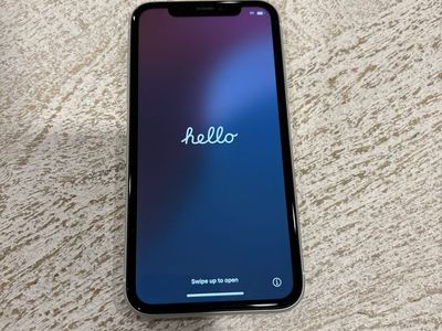 iPhone XR 128GB White Unlocked - Excellent Condition