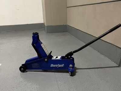 2.5 ton Duralast Floor Jack