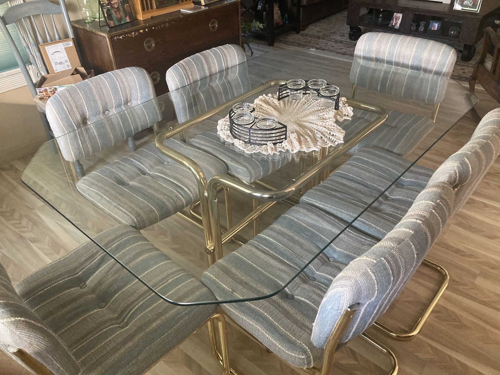 DINNING ROOM TABLE & CHAIRS