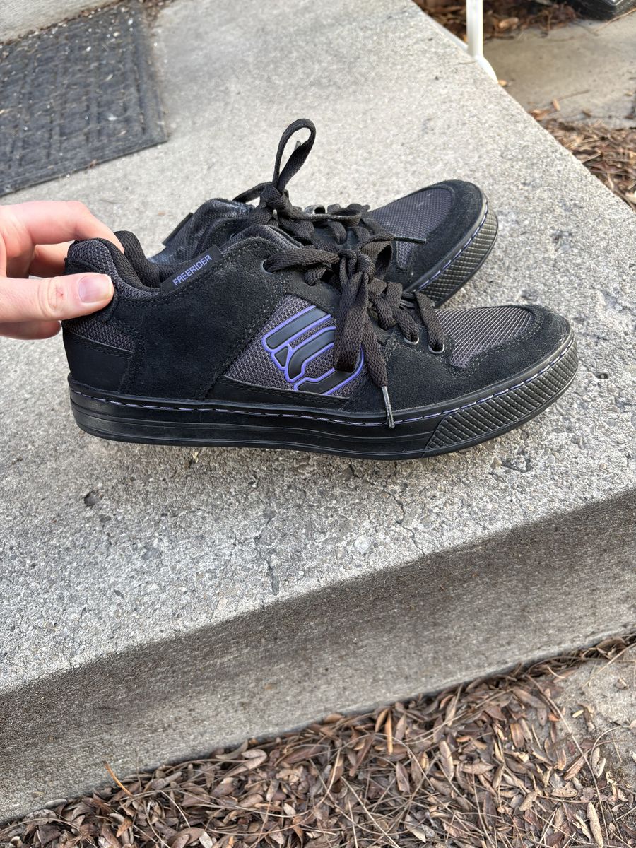 Womens 9.5 FiveTen Mounatin Bike