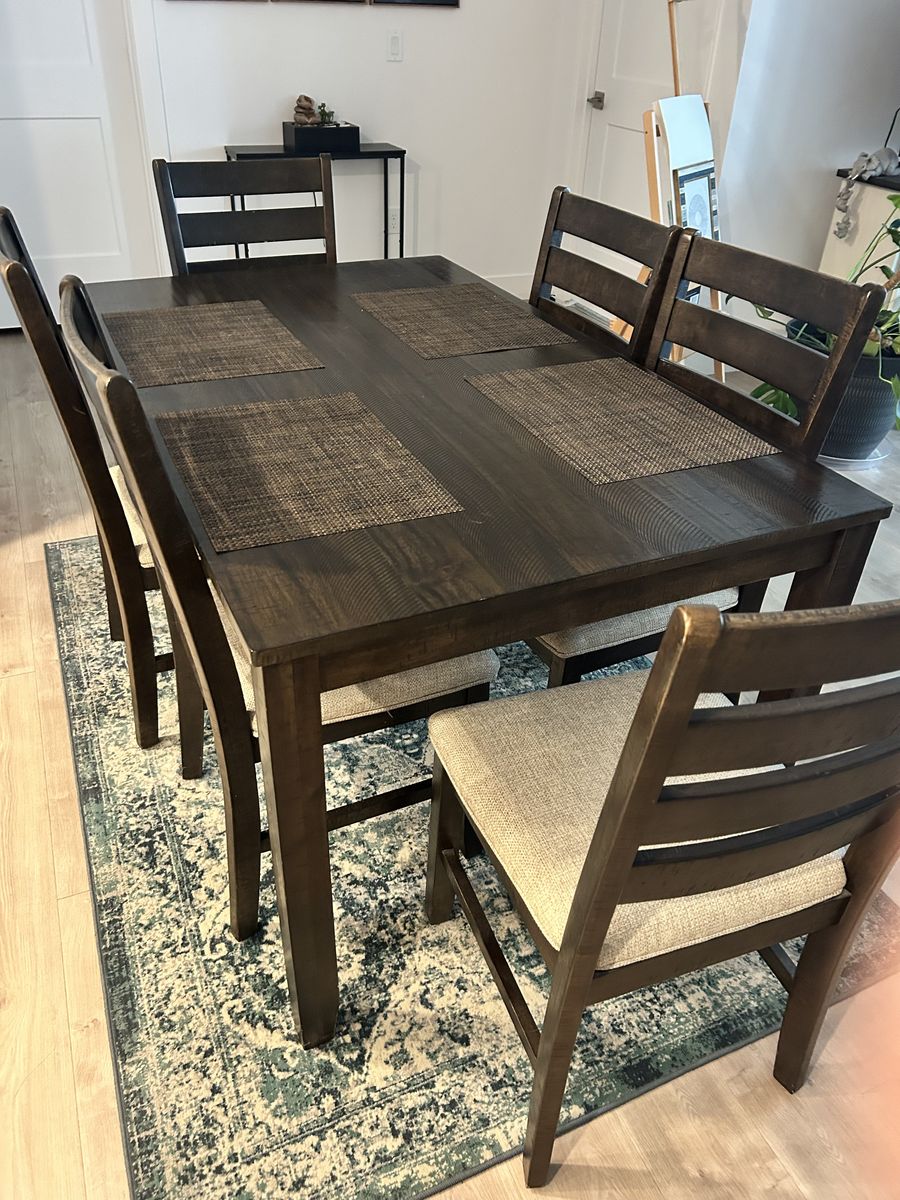 Dark wood Dining Table and 6 chairs
