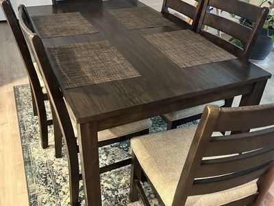 Dark wood Dining Table and 6 chairs