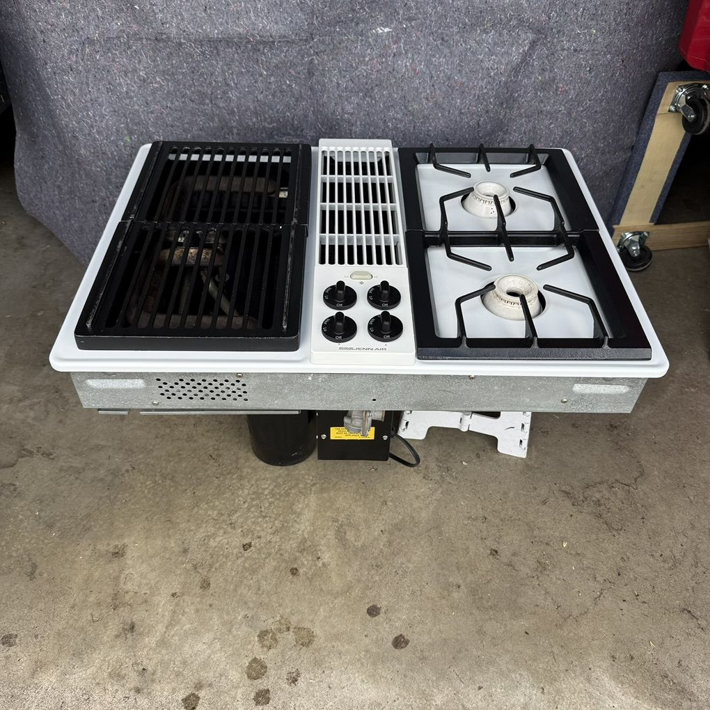 Jenn Air 30” Gas Cooktop with Downdraft