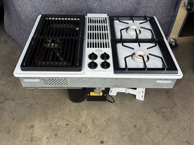Jenn Air 30” Gas Cooktop with Downdraft