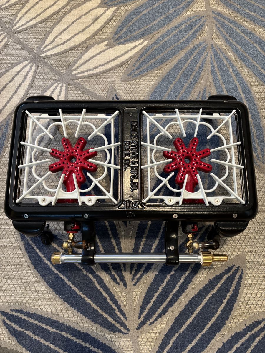 Restored 1948 Eriez Vintage trailer / Cabin stove