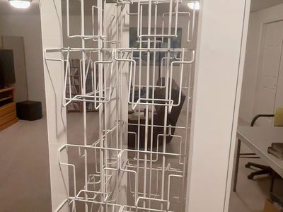 ROTATING CARD RACK WITH 60 DISPLAY POSITIONS ON FOUR SIDES