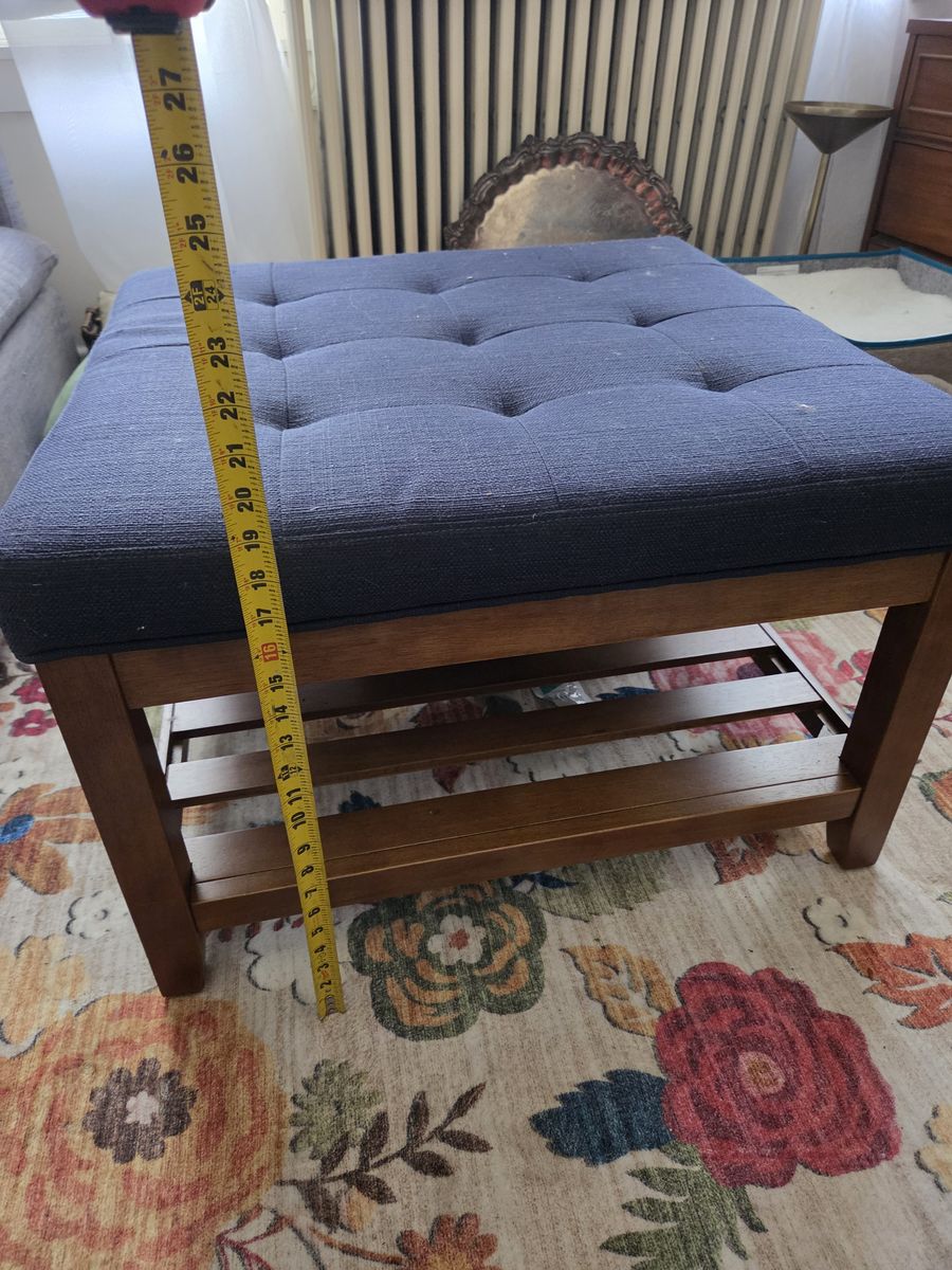 Tufted ottoman with storage
