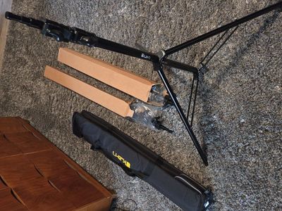 3 heavy duty 8' light stands NEW