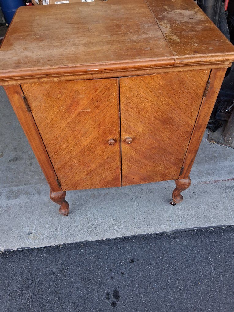 Beautiful Antique Singer A2-45420 Sewing Machine & Org Cabinet!