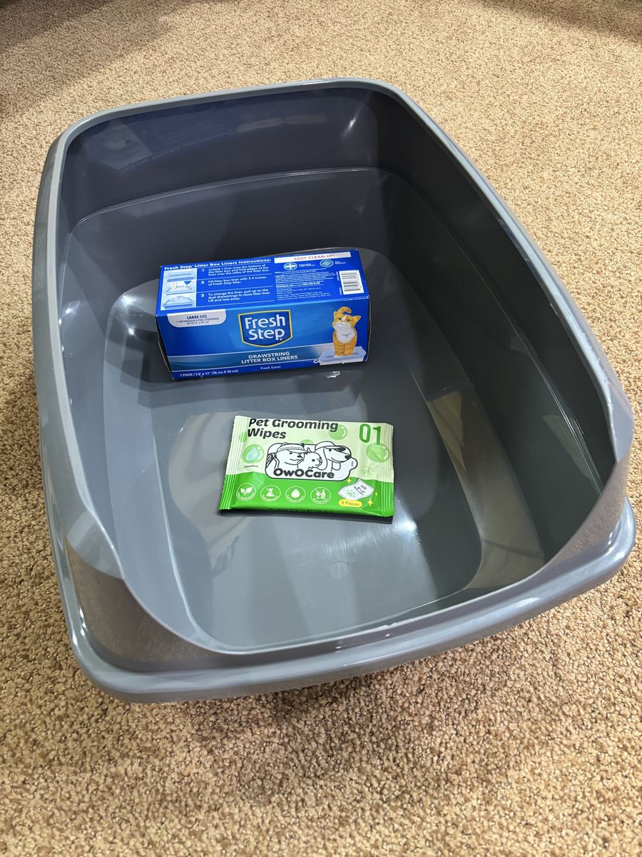 Fresh Step Cat Grey Litter Box with Drawstring Liners and Pet Grooming Wipes