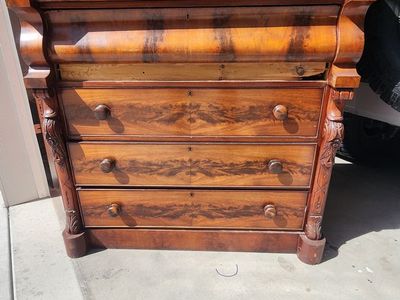 Antique mahogany chest/dresser early 19th century