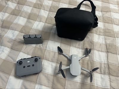 DJI Mini Drone Bundle – 3 Batteries, Charger Hub, Controller & Bag
