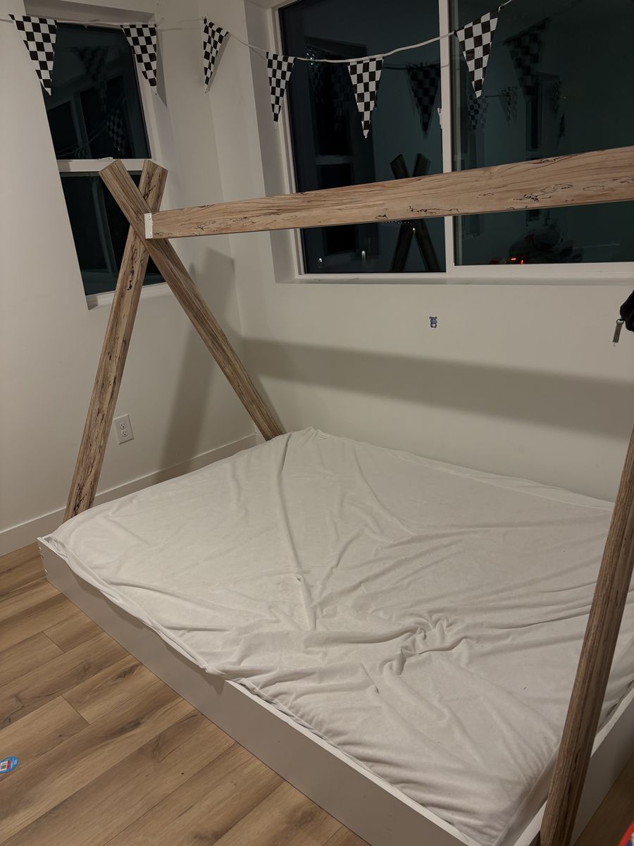 Toddle bed with mattress / cama para niños con colchón