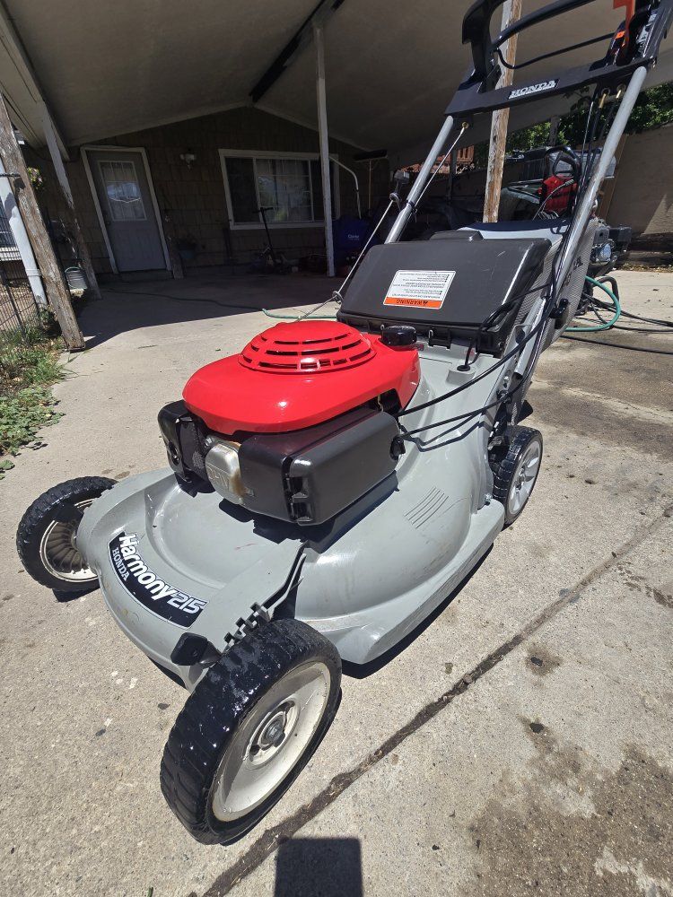 Honda HRM215 w hydro trans lawn mower