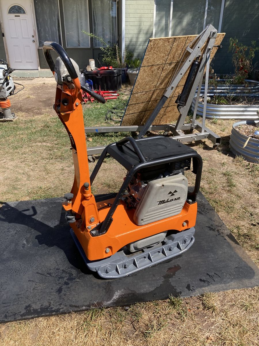 Mikasa Multiquip  MVH-306GH Reversible Plate Compactor w/ Honda Engine