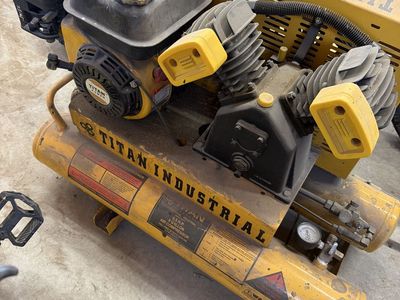 Titan Industrial 5.5 HP 8 Gallon Air Compressor