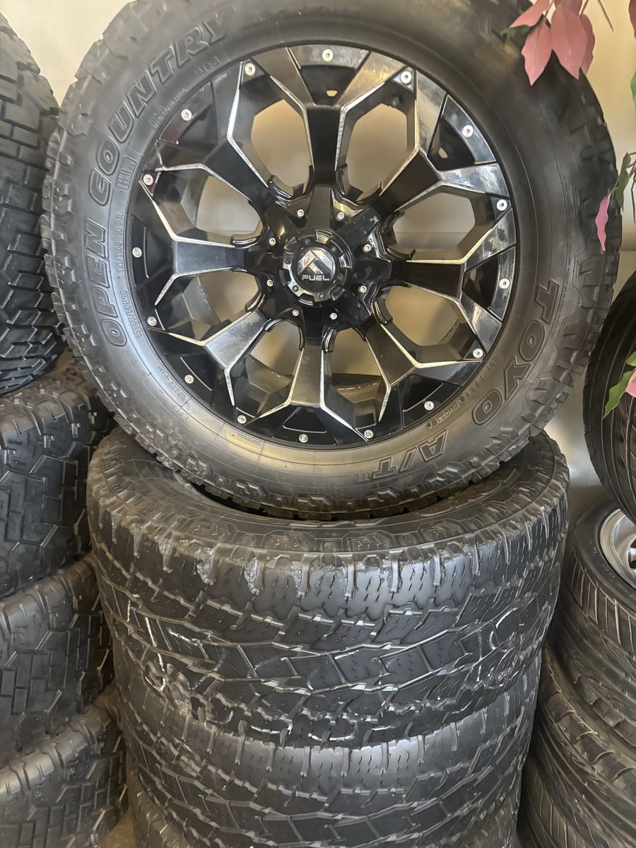 Fuel Off-Road Assault wheel with Toyo Open Country