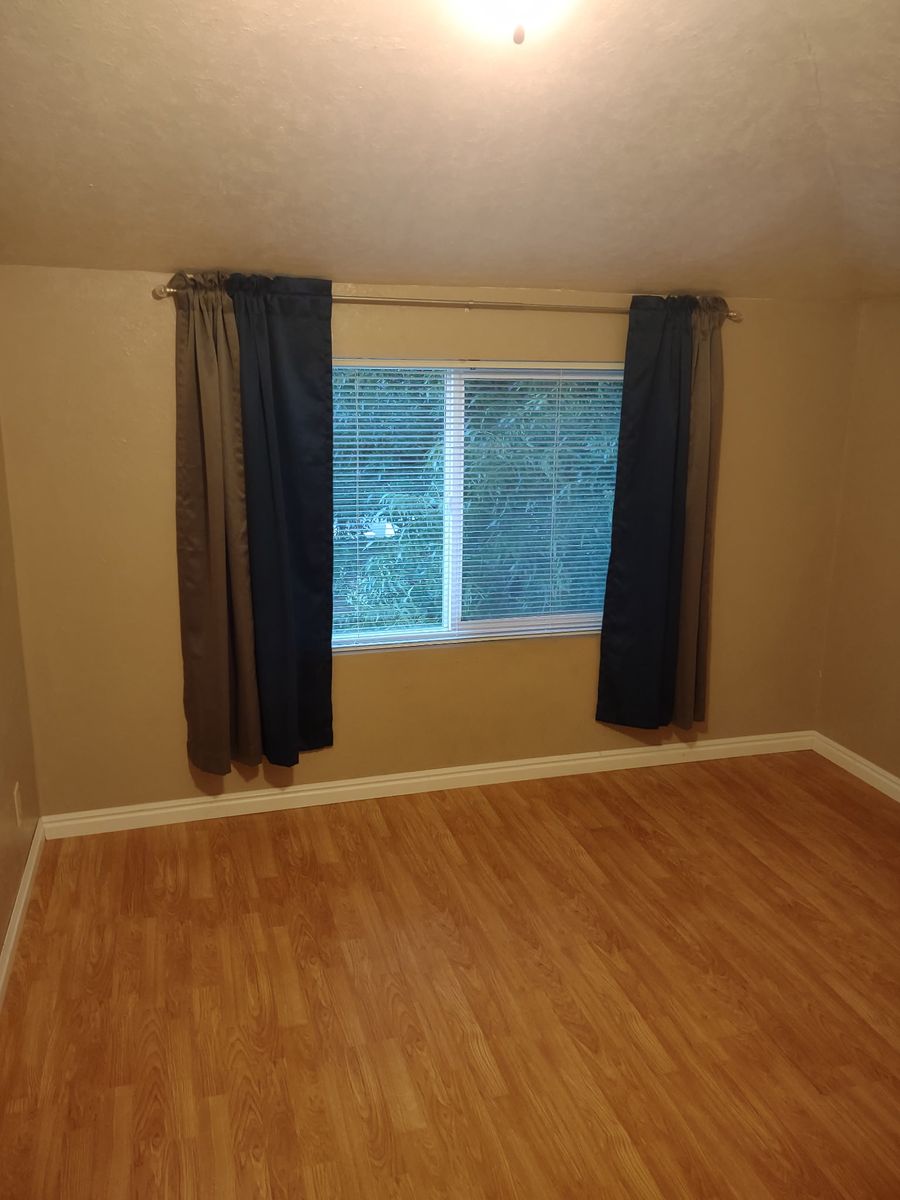Private room available now