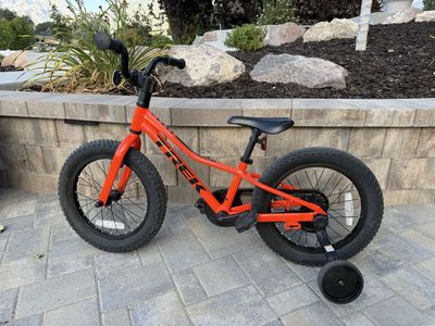 Trek Precaliber 16” Red Kids Bike Bicycle with Training Wheels – Great Condition