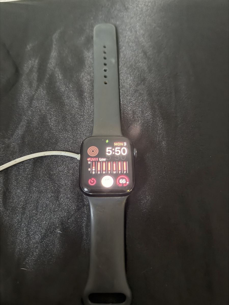 Apple Watch Smartwatch with Black Sport Band se gen3