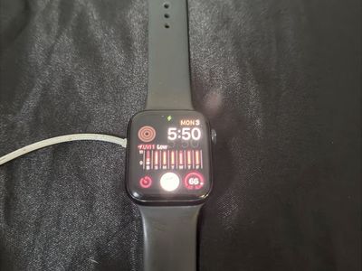 Apple Watch Smartwatch with Black Sport Band se gen3