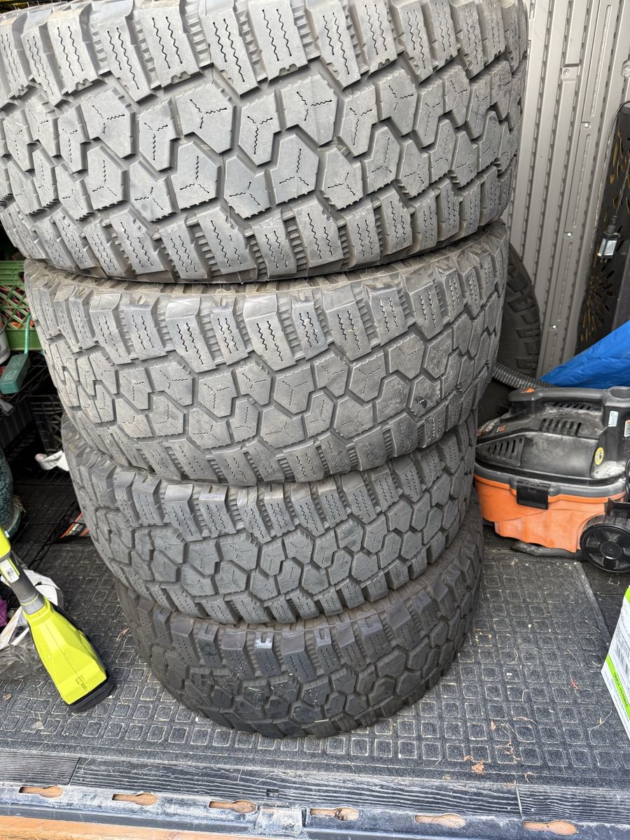 Cooper Rugged trek. 35x12.50R20LT