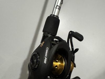 Lew’s classic pro Baitcaster reel Abu Garcia vengeance rod