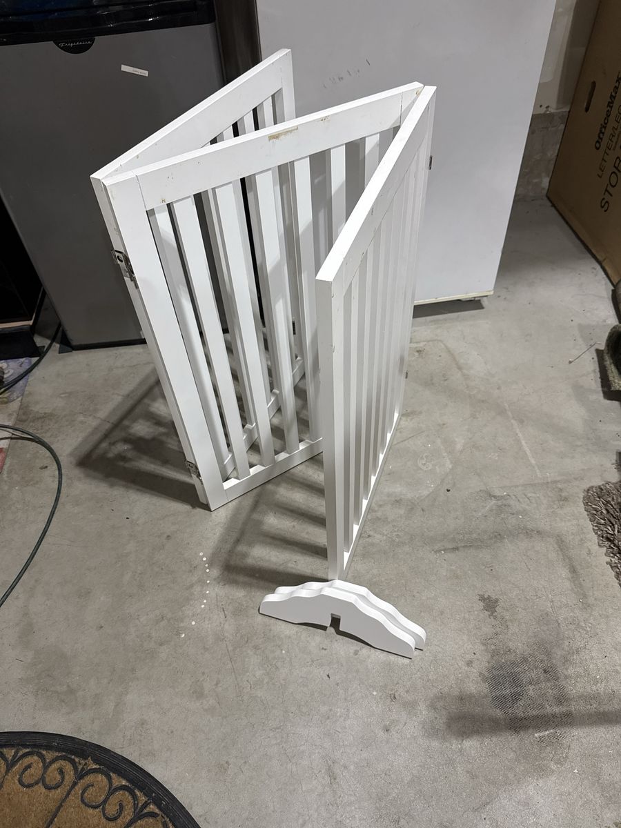 White Wooden Folding Freestanding Pet Gate or Child Barrier 31" Tall