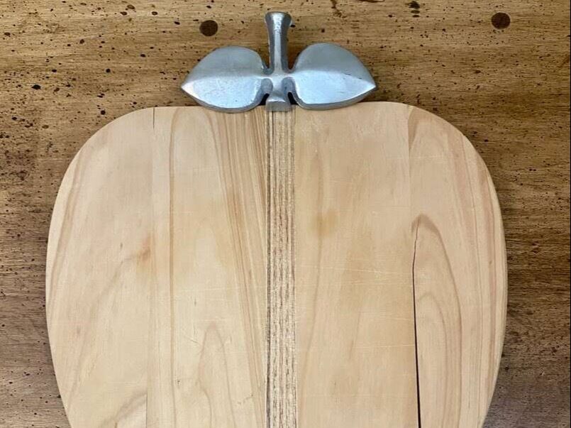 Vintage Apple Cutting Board w/ An Awesome Pewter Leaf Handle - Display or Use -C PICS