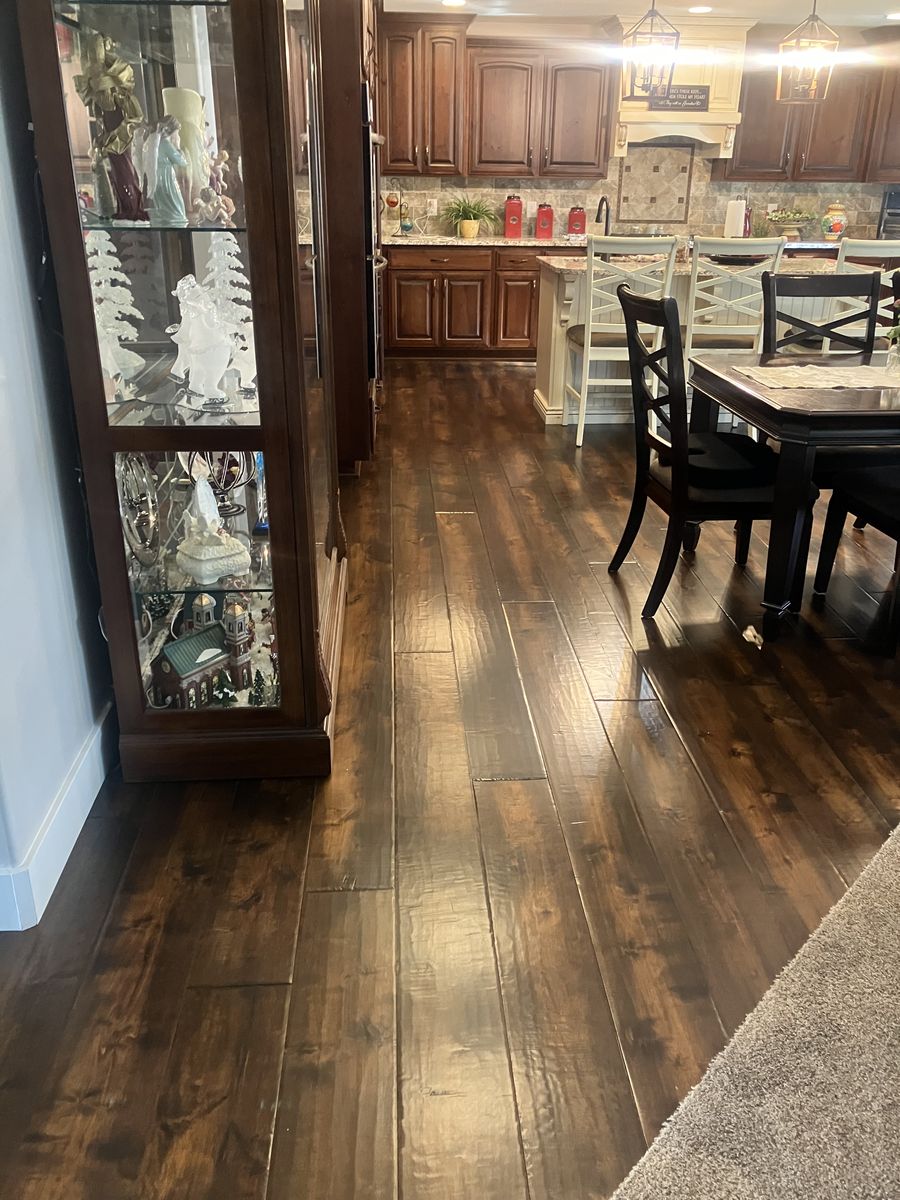 Engineered hardwood 650sq ft