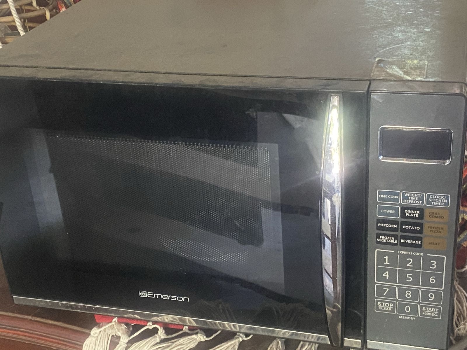 emerson large microwave
