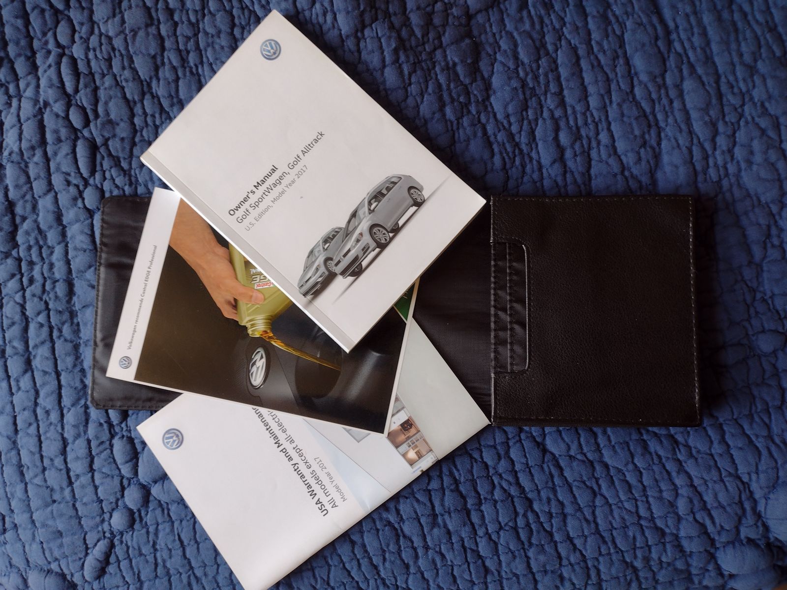 VW Alltrack/Sportwagon Owners Manual (2017) with case