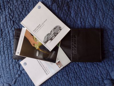 VW Alltrack/Sportwagon Owners Manual (2017) with case
