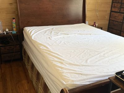 Queen Bed Frane And Mattress