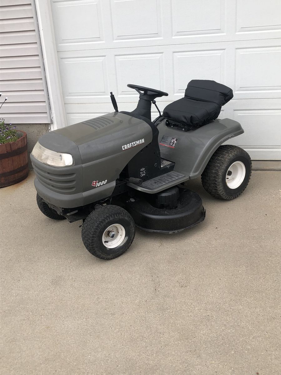 CRAFTSMAN RIDING LAWNMOWER