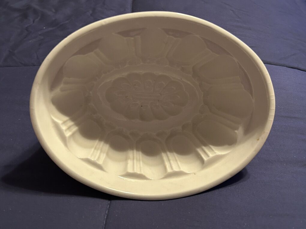 Antique Ascot White (England) Gelitan Mold