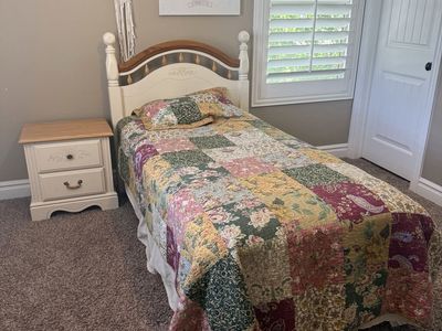 Twin bedroom set