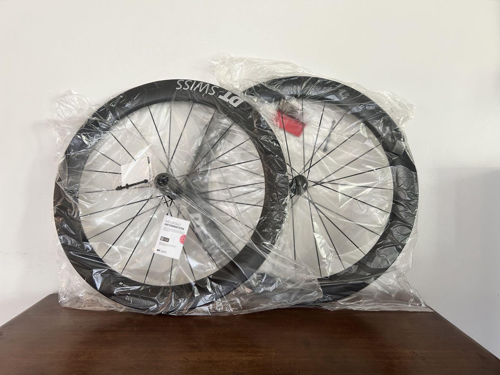 Brand New DT Swiss ARC 1100 62 Carbon Wheelset