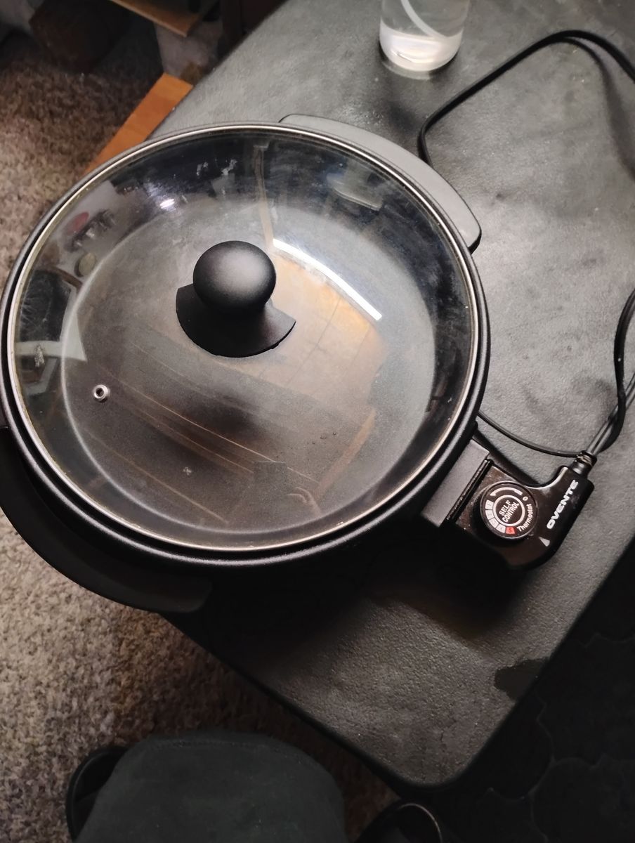 Oveet plug in skillet 12 inch --if interested text 385-386-1782