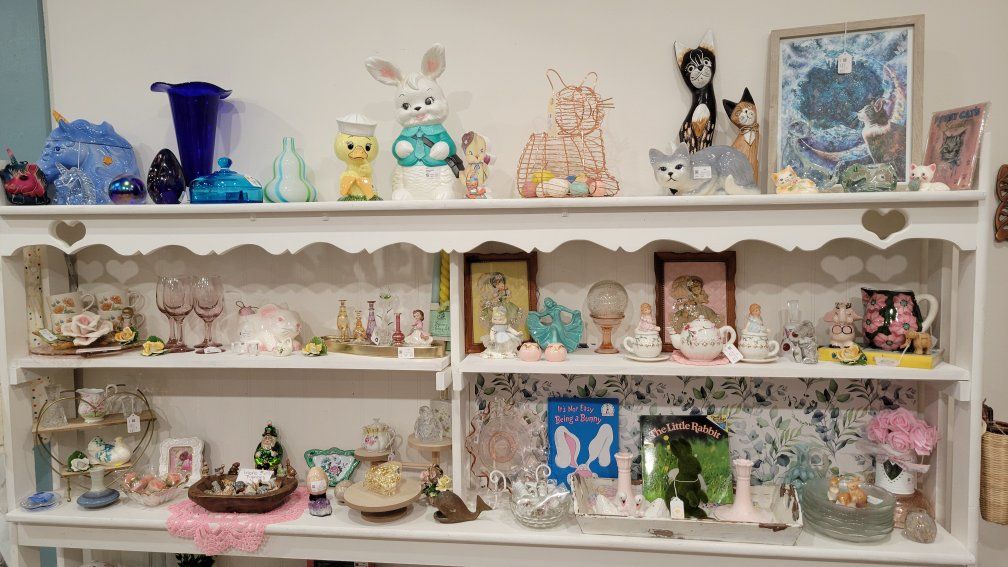 A Booth FULL of Vintage Goodness