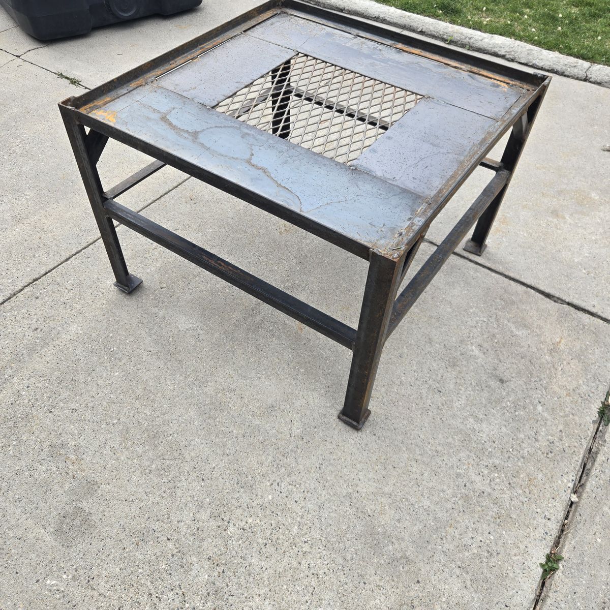 25.5 x 25.5 x 18.5"  metal washer and dryer pedestal