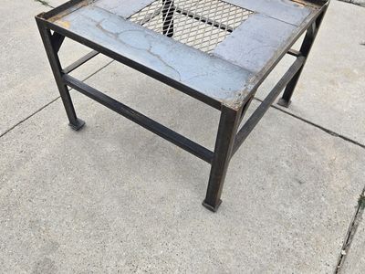 25.5 x 25.5 x 18.5" metal washer and dryer pedestal