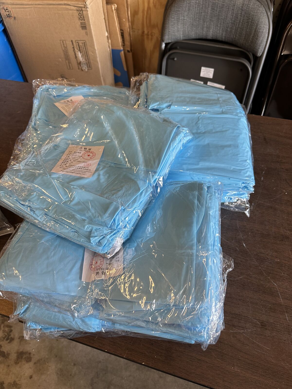 Disposable, Non-Surgical Isolation Gowns 150cnt — New