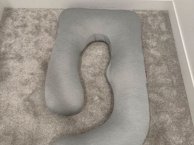 Momcozy Pregnancy Body Pillow – Gray
