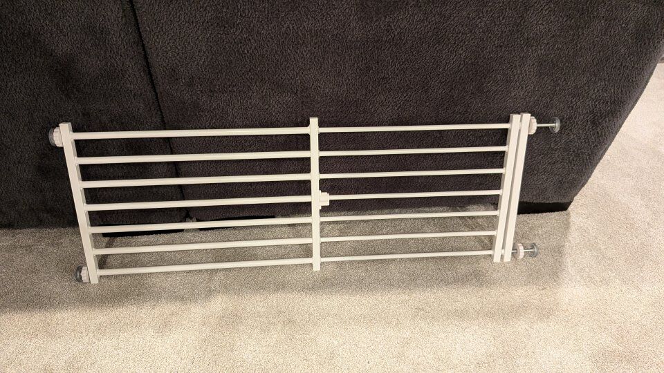 Adjustable dog gate