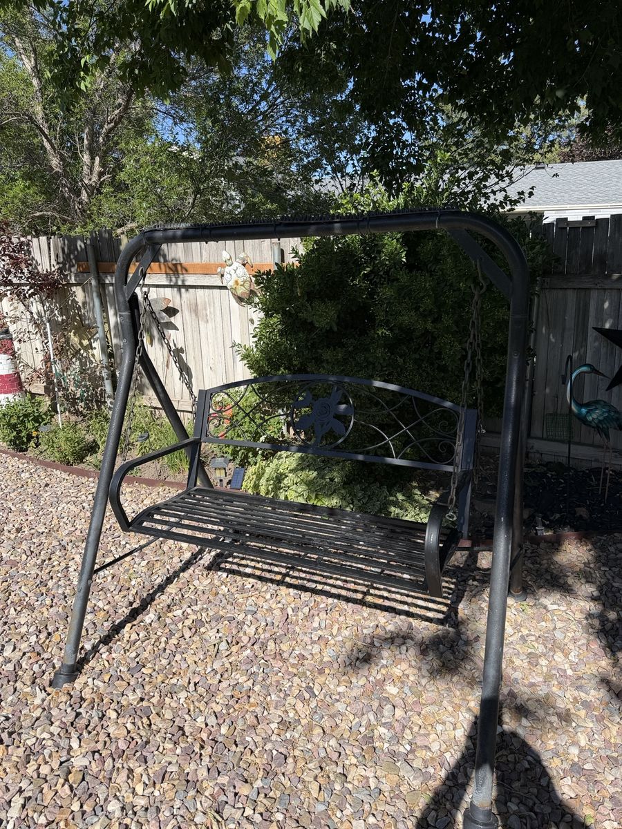 Outdoor Metal Patio Swing Bench - Durable 2-Seater Glider for Garden & Porch