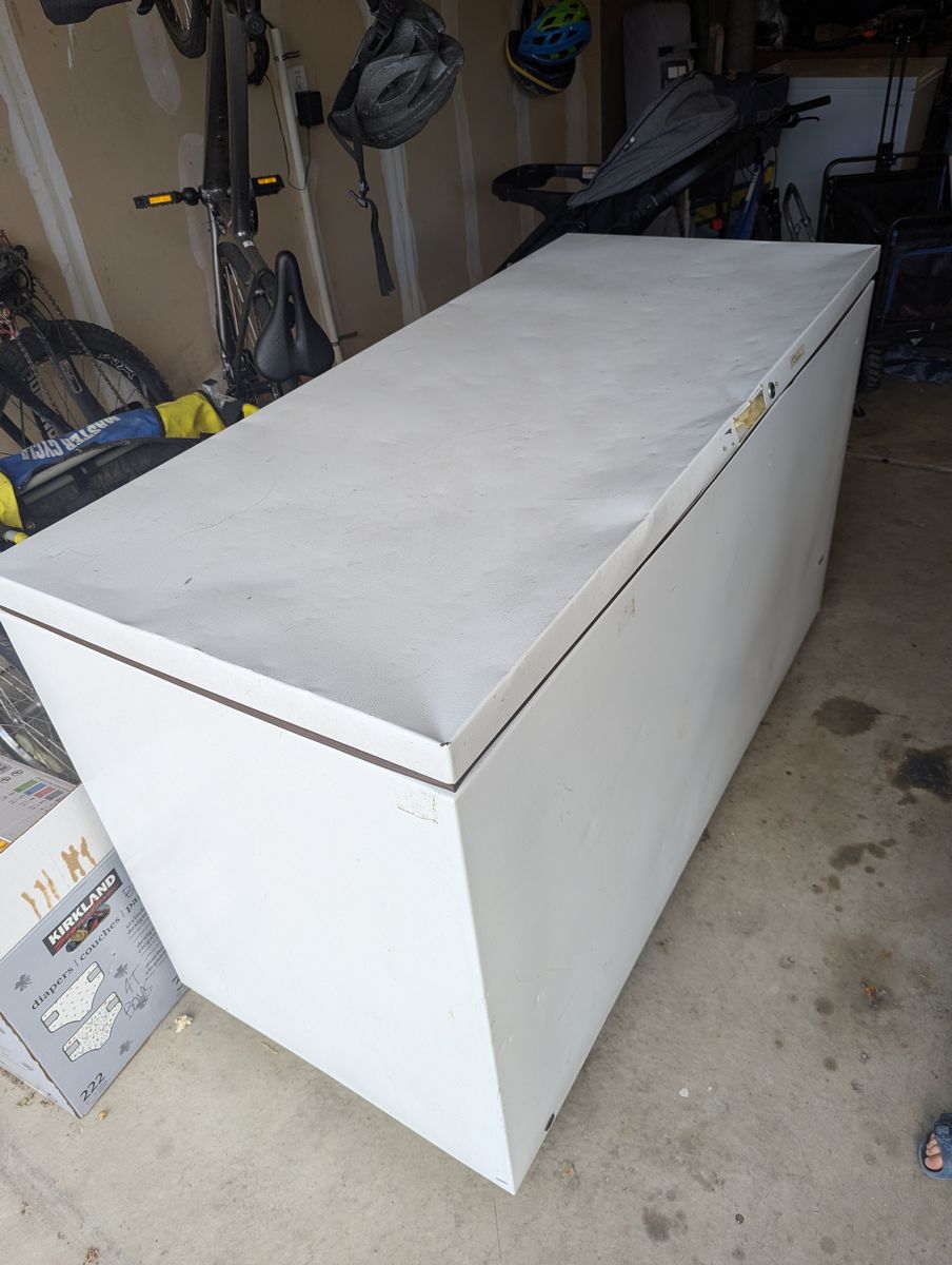 Chest freezer, 25 cu ft