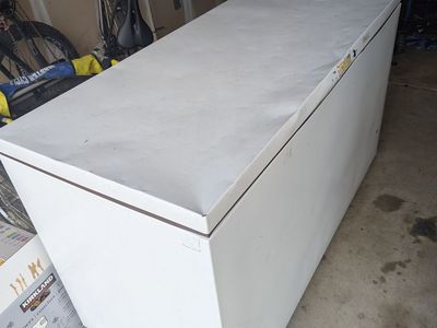 Chest freezer, 25 cu ft